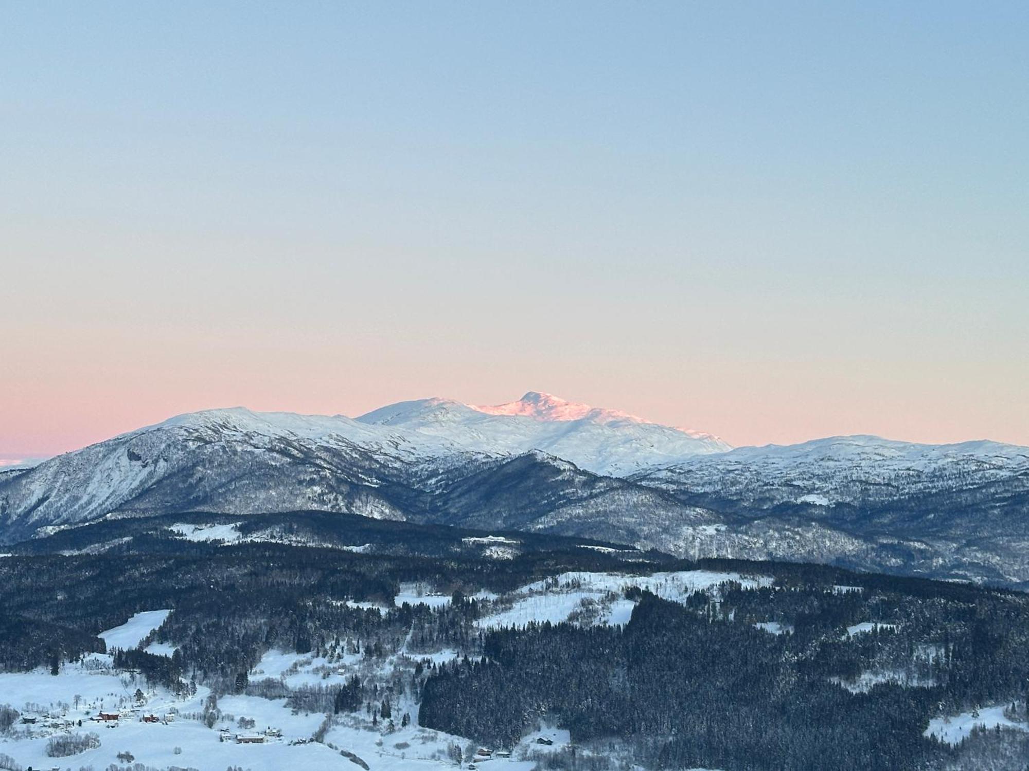 With Beautiful Panoramic View Skulestadmo
